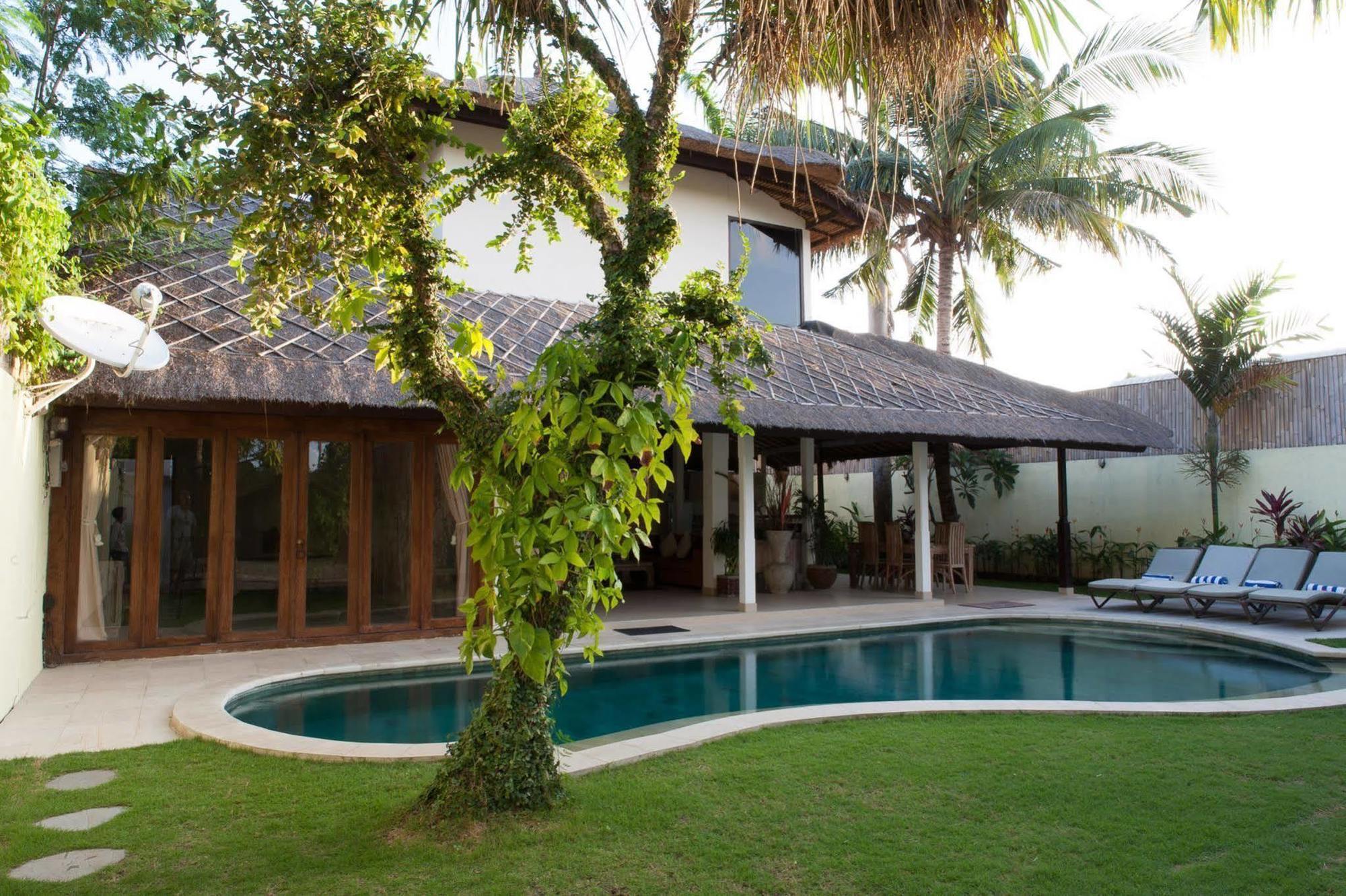 Simona - * Seminyak (Bali)